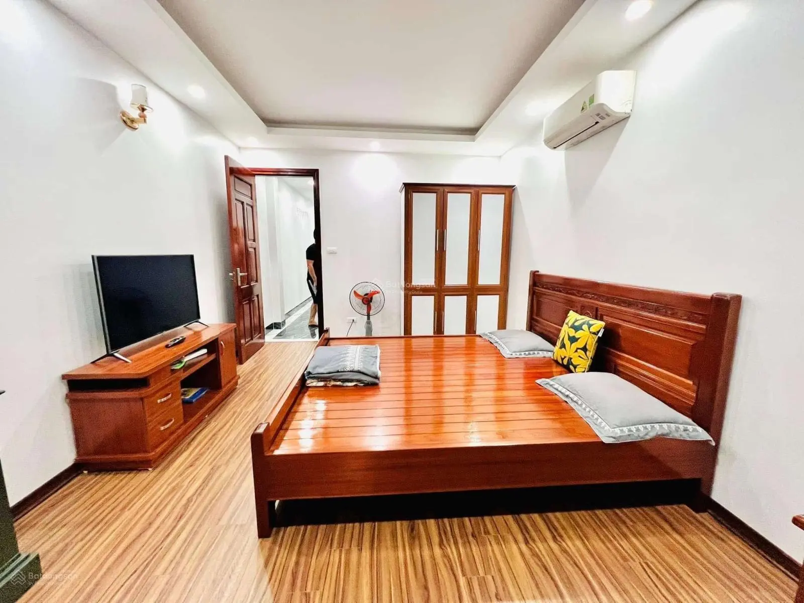 Bán nhà Phố Đông Tác trung tâm Đống Đa 20m ra Phố 51m2 6 Tầng thang máy nhà đẹp 6 Phòng Ngủ