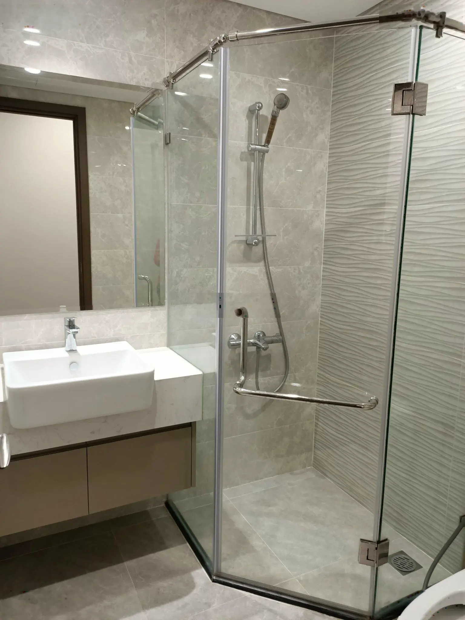 Chủ cần bán gấp căn hộ tại Masteri West Heights. 3N + 2VS. BC Đông bắc, view hồ siêu nét