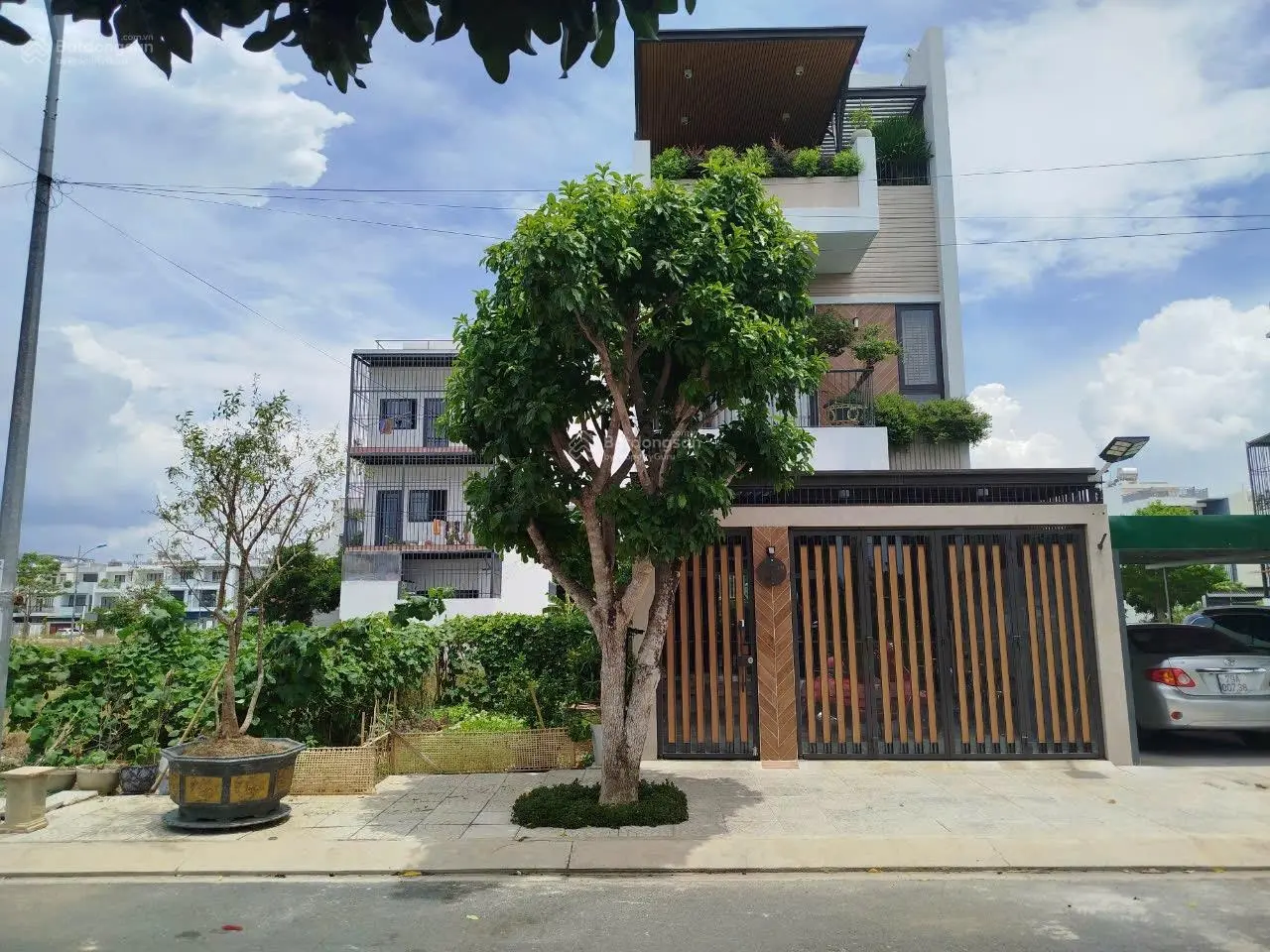 Bán lô đường thông , lô sạch đẹp hướng đông mát mẻ chỉ 2tỷ9 bao ép cọc , alo 0379 968 *** e thư