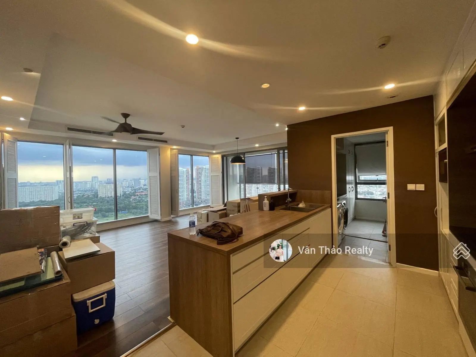 (Diện tích lớn 137m2) Căn hộ 3PN góc - Full kính 2 mặt - Nội thất cơ bản - Đảo Kim Cương Quận 2