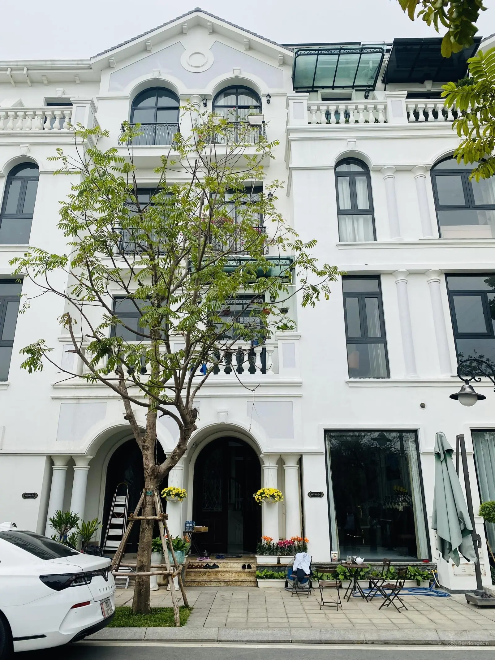 Gia đình cần bán căn Ngọc Trai view Vườn Hoa Bể Bơi diện tích 70.8m thang máy 5 tầng giá 23.9ty