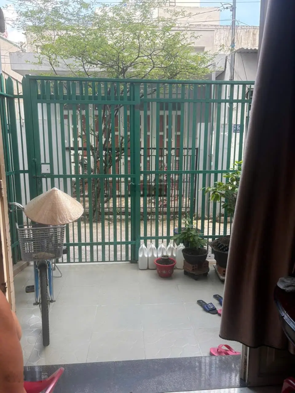 Bán nhà 1 trệt 1 lầu, 2pn 2wc, hẻm ba gác, có sân đậu xe, sổ hồng riêng hoàn công đủ, P7Q8