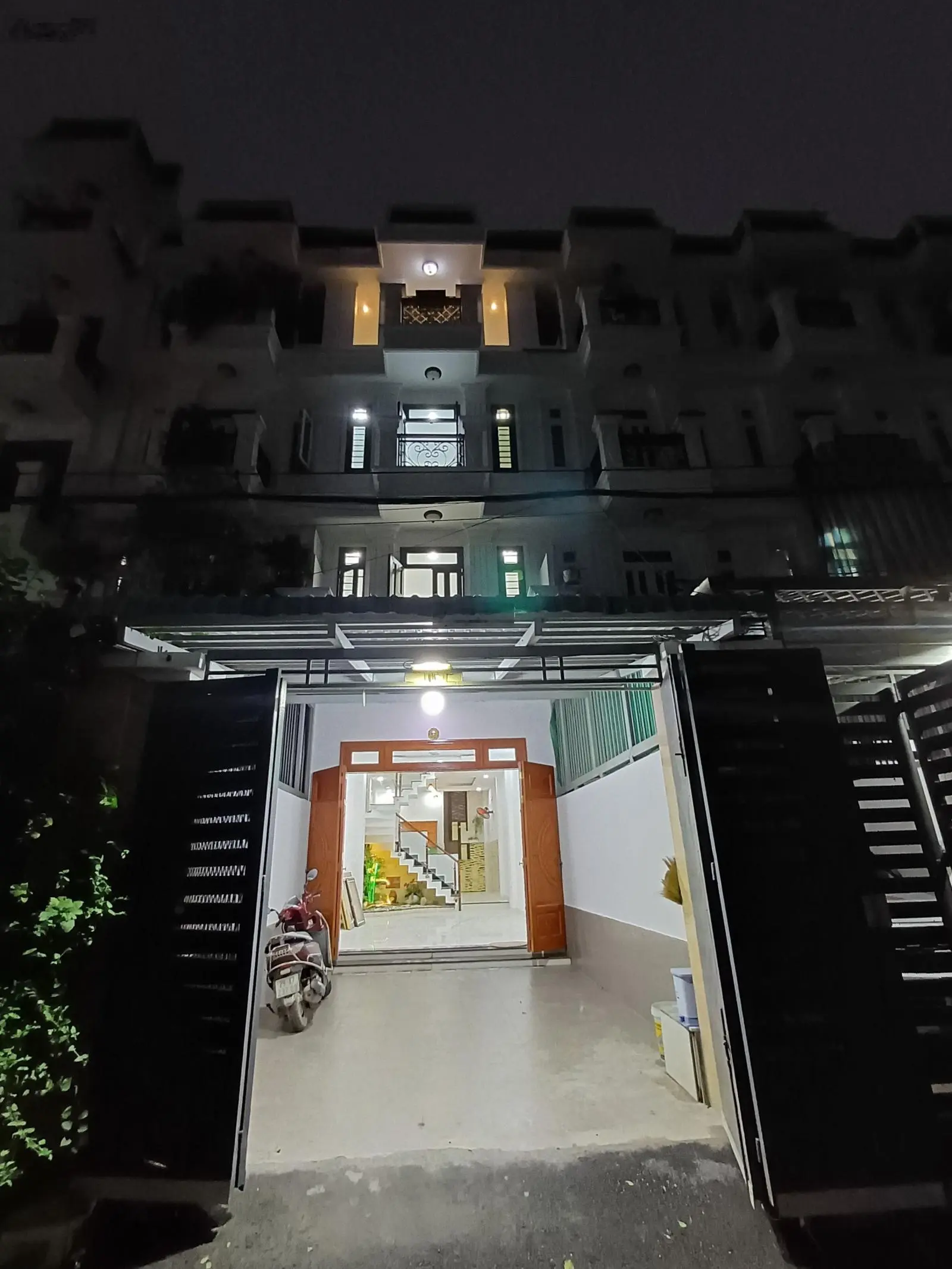 Nhà sân xe hơi 4m*17m - Tô Ngọc Vân - Ngã Tư Ga 2km - Phường Thạnh Xuân - Q12 - HCM