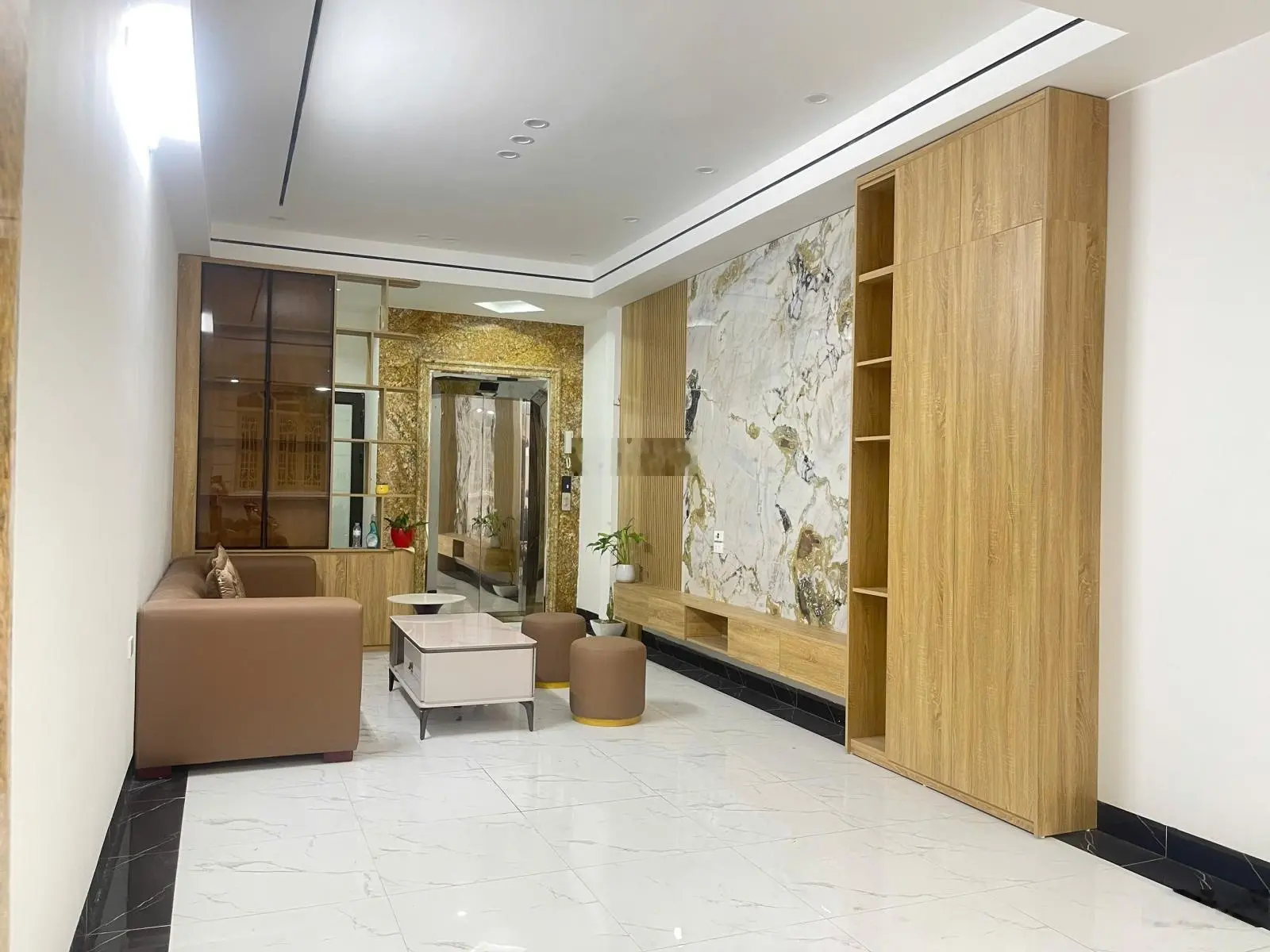 NHÀ MỚI ĐẸP - THANG MÁY - ÔTÔ VÀO NHÀ Phùng Chí Kiên - 45/50m2 / 6 t . mt 4 mét - 15 tỷ Cầu Giấy