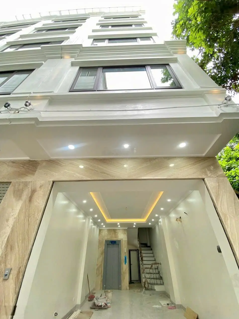 Em mở bán 3 căn 6 tầng xây mới phố Nguyễn Văn Cừ - LB. Nội thất, thang máy cao cấp ô tô đỗ cửa