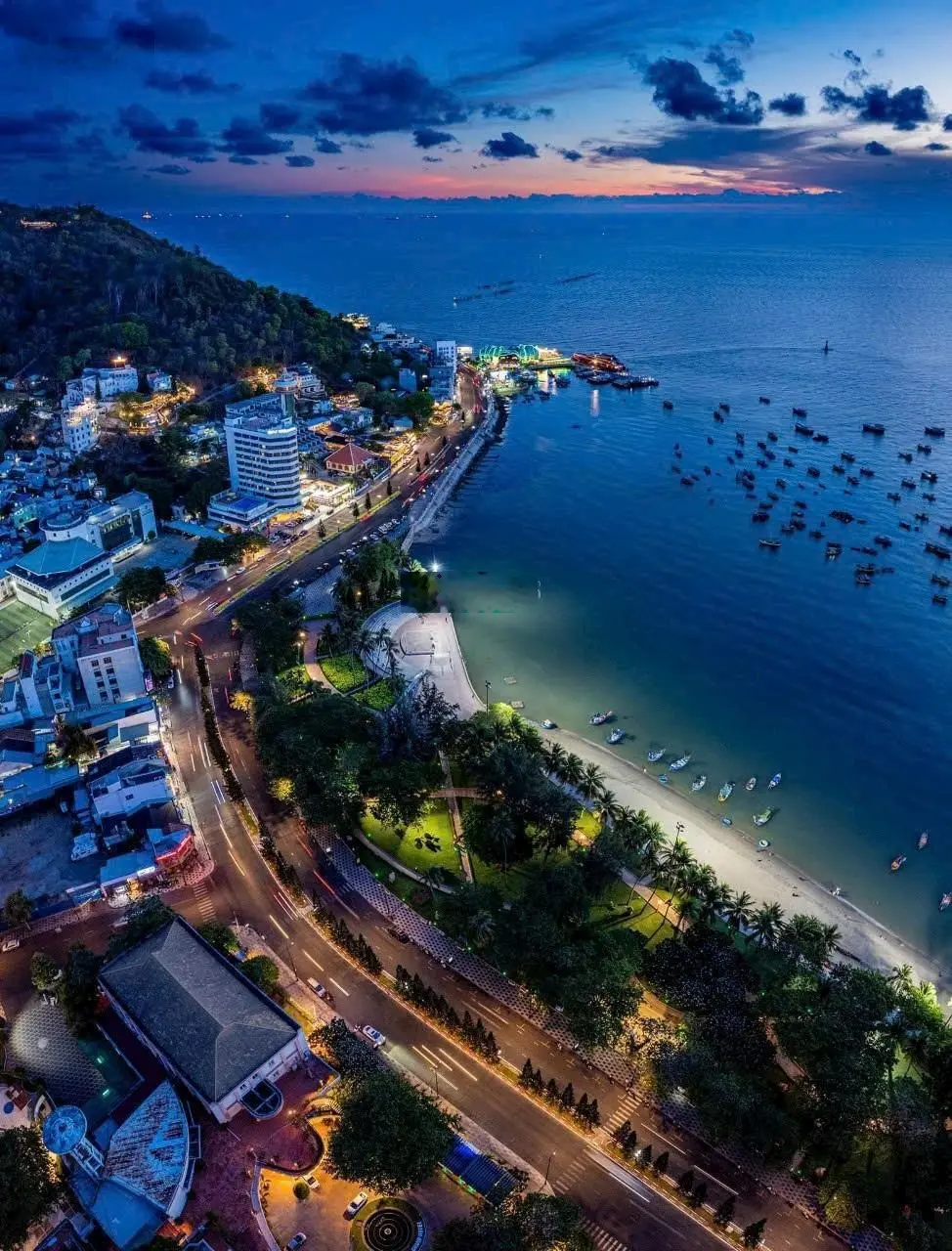 40 tỷ bán villa đẹp, lưng tựa núi view biển núi Hải Đăng, Phường 2, TP Vũng Tàu. Nguồn thu 180tr/th