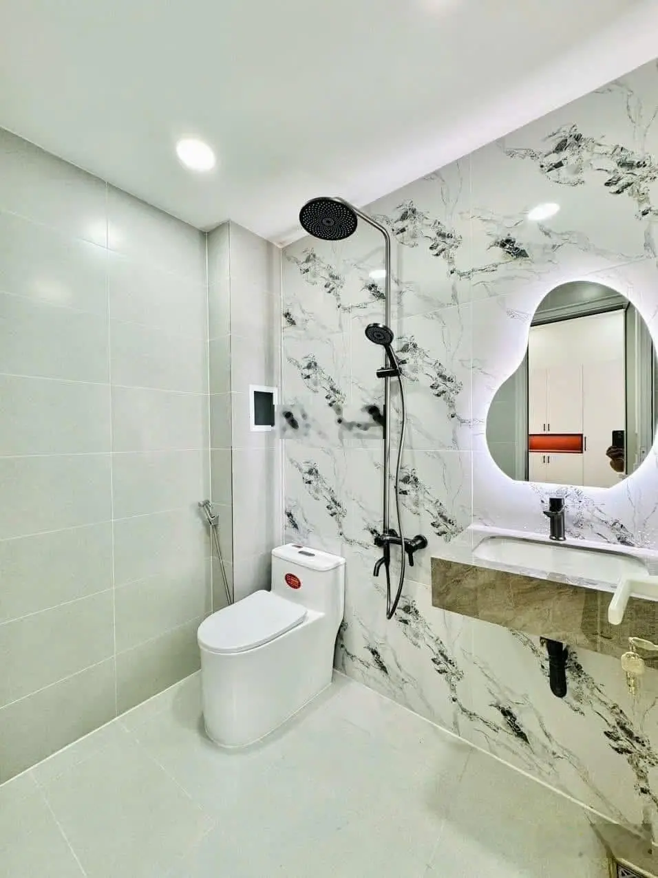 Bán gấp nhà Đ. 6m Đ. Phan Xích Long, P7, Phú Nhuận, 82,6m2 đang cho thuê 29triệu/tháng