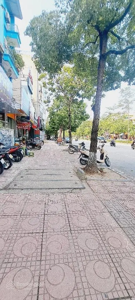 Mặt phố quyền lực - 1 mặt phố 1 mặt ngõ - kinh doanh vô địch - đường to vỉa hè rộng vị trí đẹp nhất