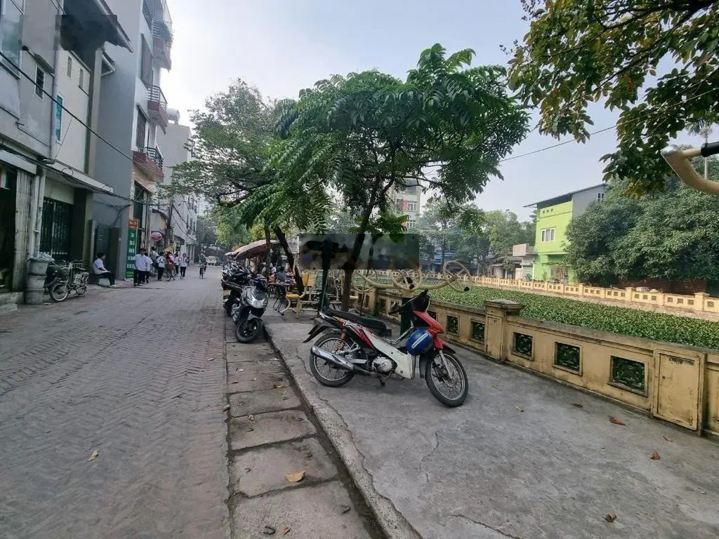 Bán nhà Đông Ngạc, mặt ngõ, ô tô dừng đỗ. 80m2, mặt tiền 5,5m. Chỉ 10,x tỷ.