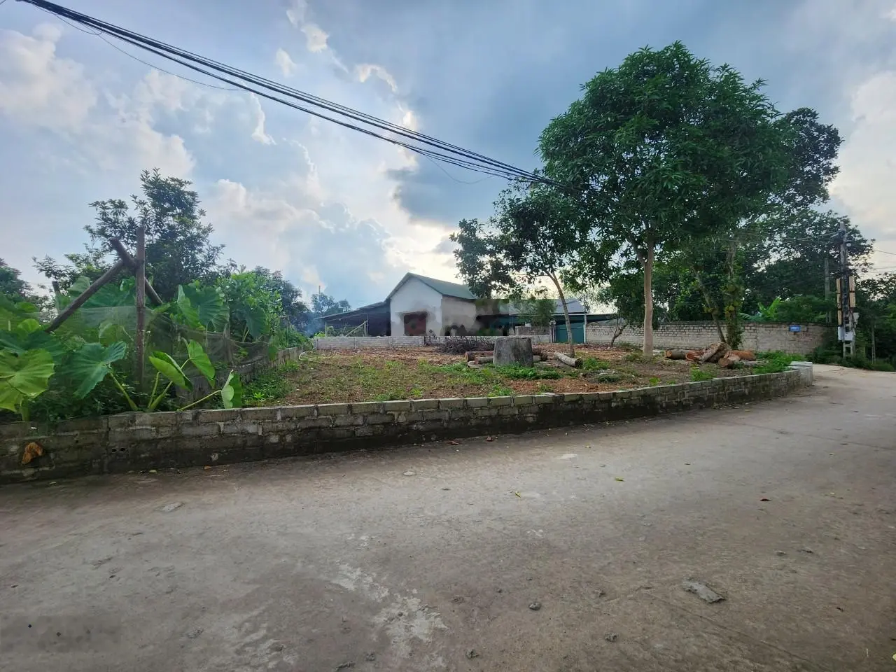 Bán đất thị trấn Mẹt, Hữu Lũng, DT: 350m2, mặt tiền: 18m, giá: 3.2 tỷ, lô góc, thổ cư, gần chợ Mẹt