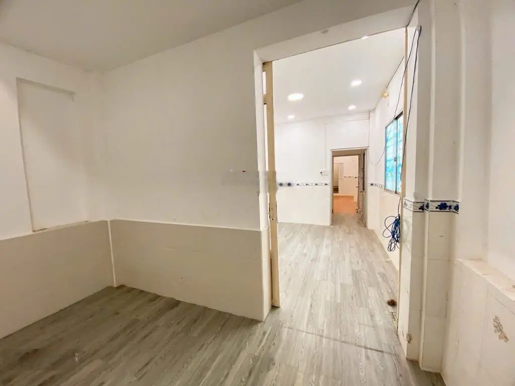 Nhà bán gần KĐT Vạn Phúc City QL13, chủ ngộp ra giá tốt cho khách mua