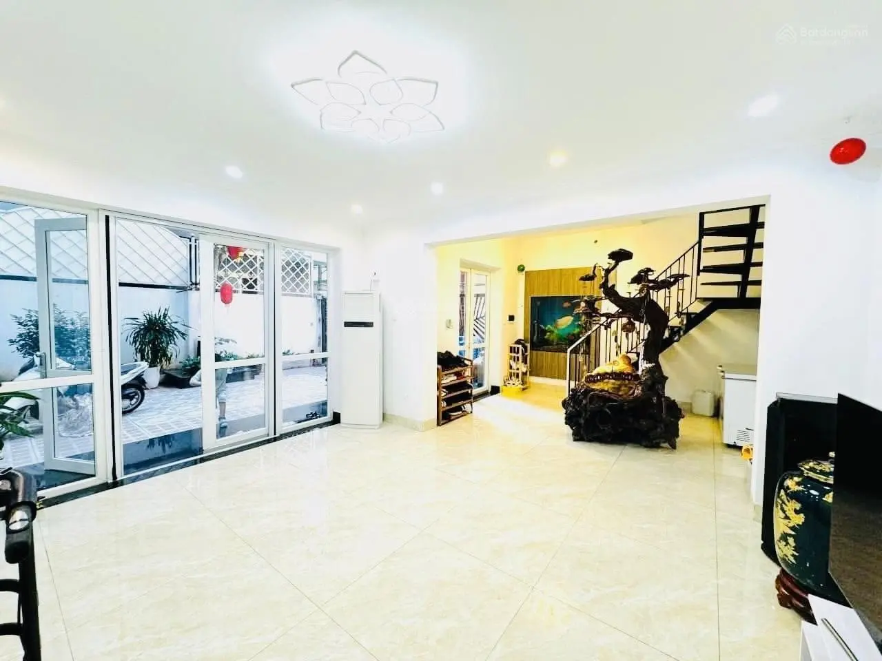 Thông tin chuẩn phường Quảng An nhà biệt thự sân vườn, ô tô vào nhà, view Hồ Tây, 166m2 MT: 11.3m