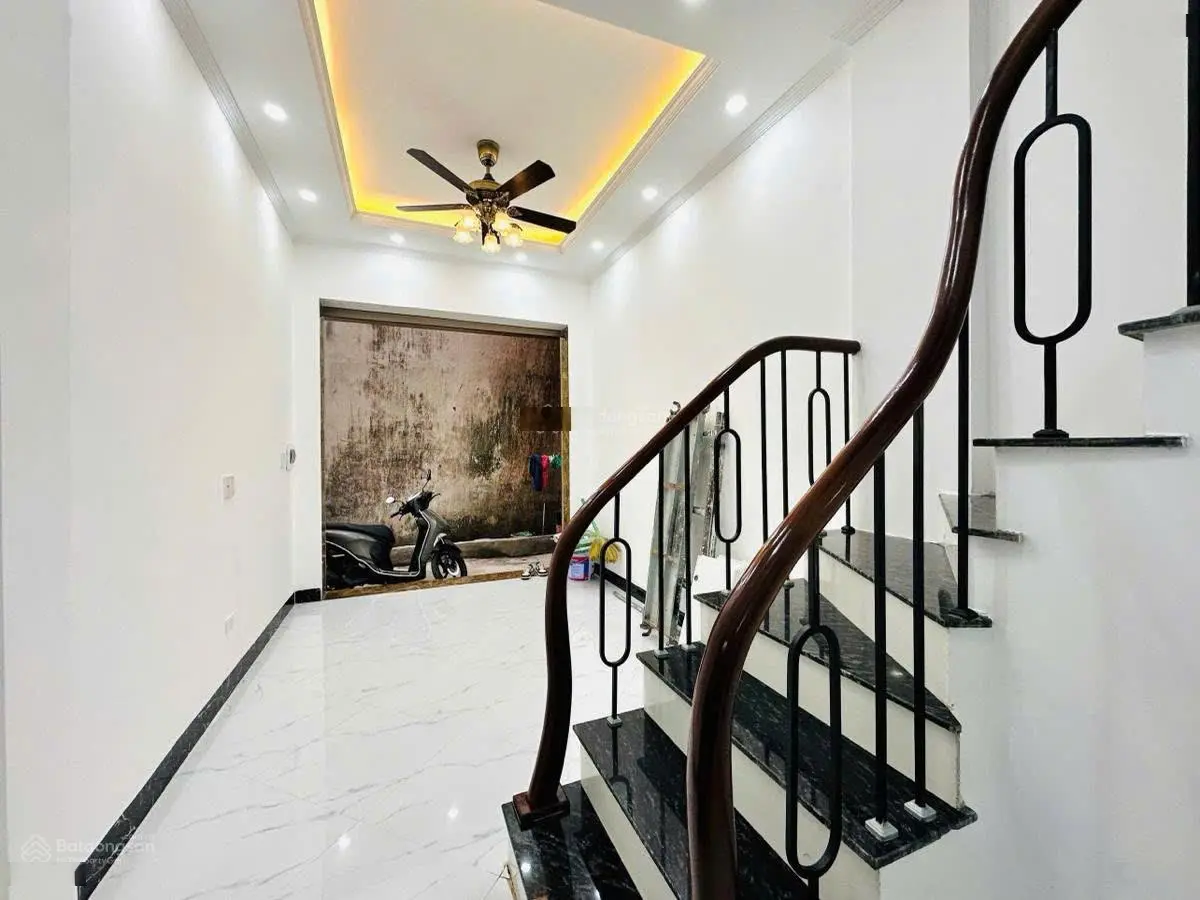 Bán nhà ngõ 296 Lĩnh Nam - ngõ nông - gần phố - 25m2 - 5 tầng - sổ đỏ CC - 4.76 tỷ - 0921476396
