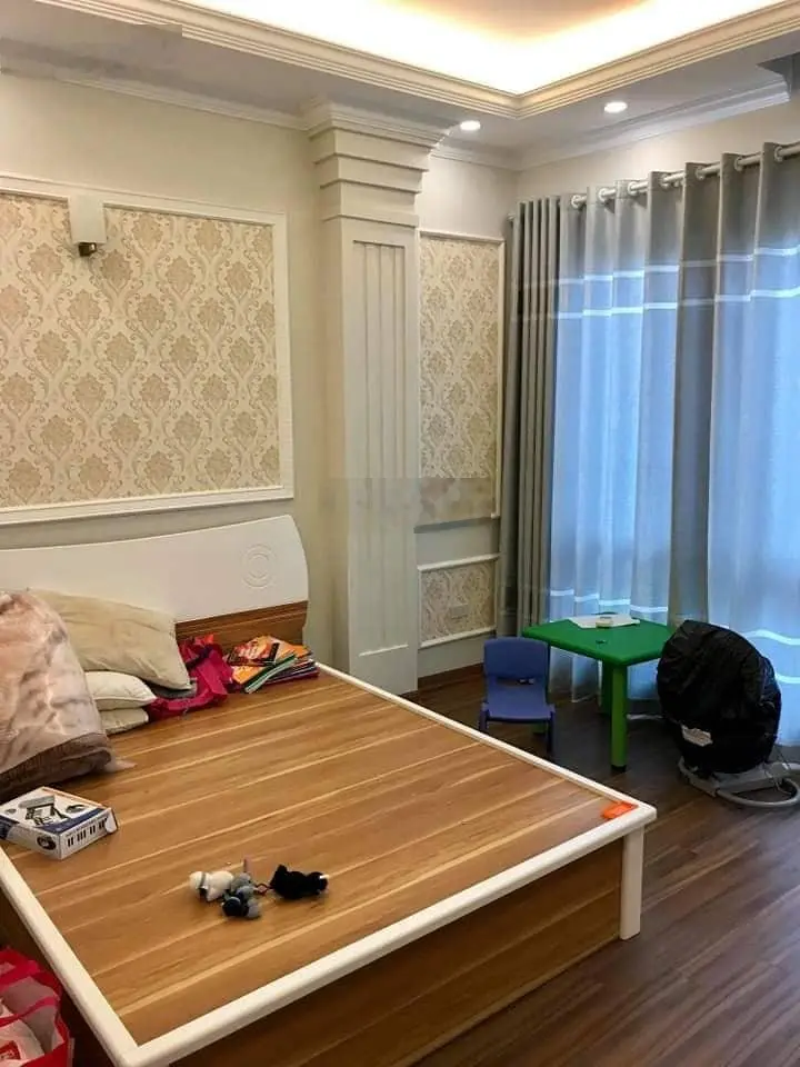 Nhà mặt phố Đại Yên, Đội Cấn KD Cực tốt đường oto tránh có vỉa hè 42m2 x5T giá 14,5 tỷ Đội Cấn