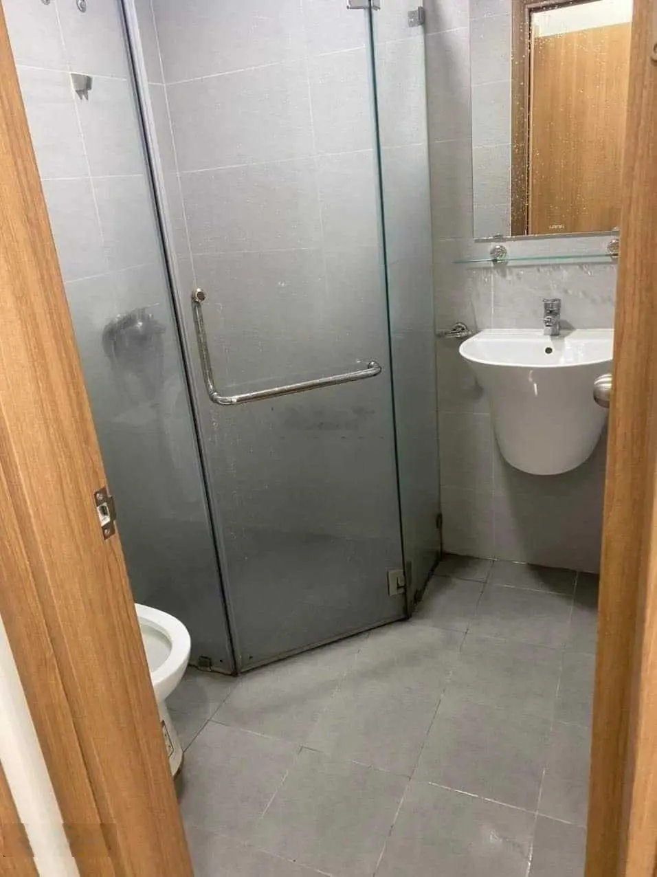 CHỦ CẦN TIỀN CHO CON ĐI DU HỌC bán gấp căn hộ Bcons Green View 2PN - 2WC 1tỷ650 bao thuế phí.