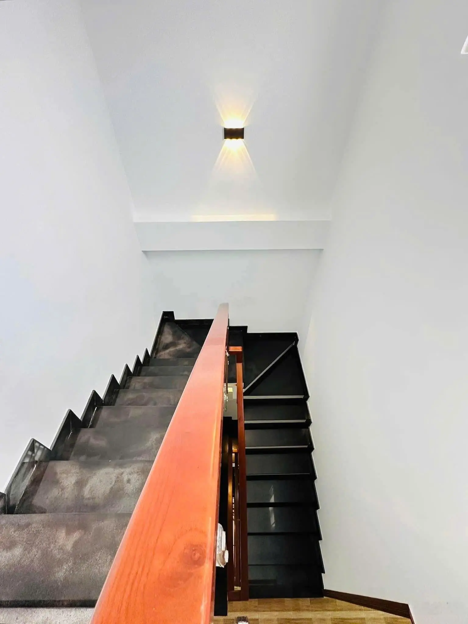 Nhà Bình Thạnh - đường Đinh Bộ Lĩnh. Diện tích 70m2 giá 2tỷ850 triệu đang cho thuê 16tr/tháng.