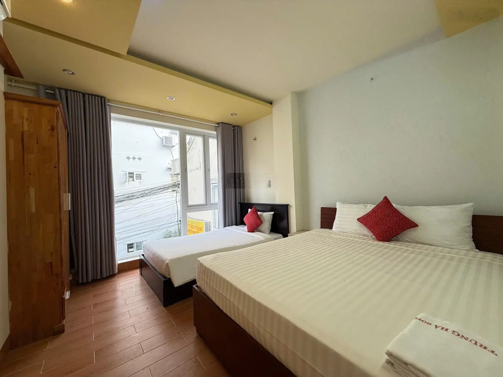 Bán toà nhà 7 tầng trung tâm tp nha trang sát biển hẻm oto quay đầu