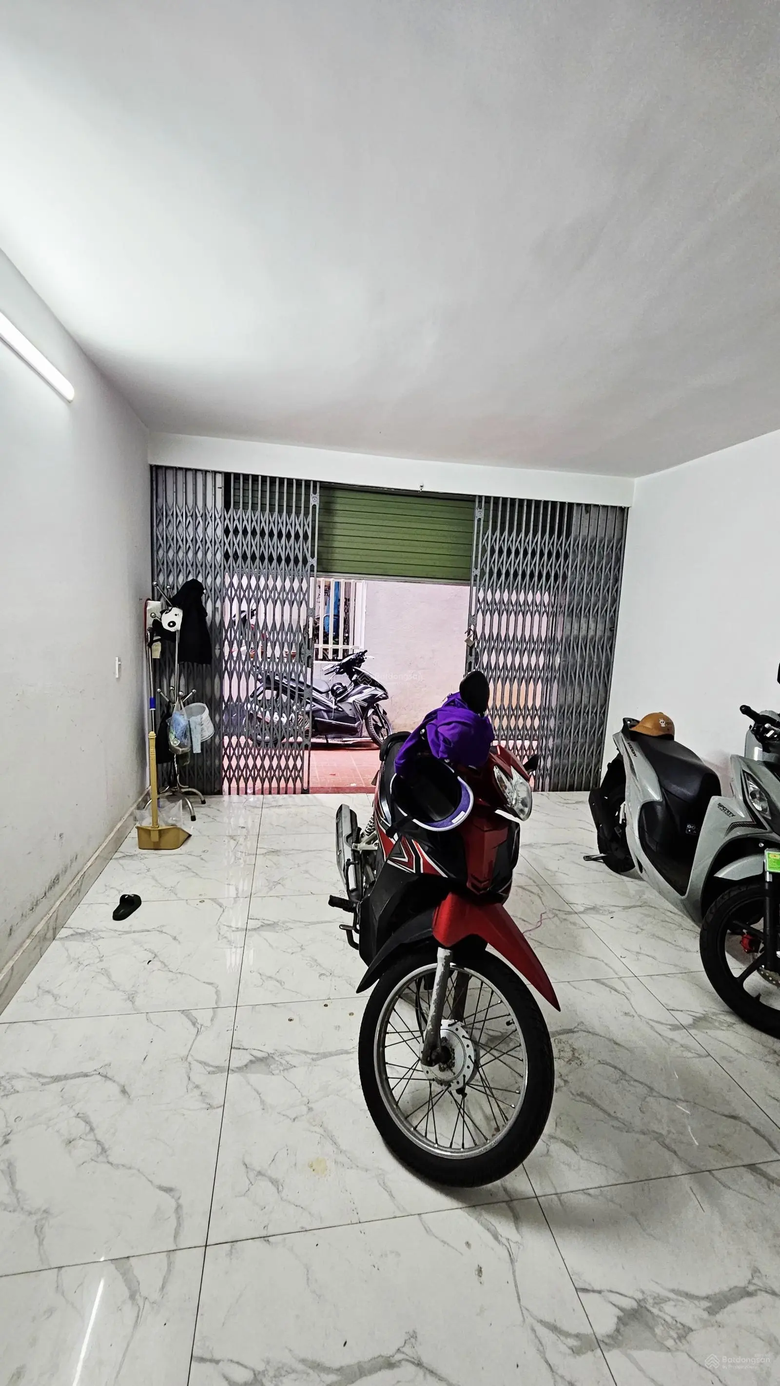 Chính chủ cần bán nhà 4 ngõ 384 Lạch Tray. Ngõ nông thoáng, công năng phù hợp, tiện ích ngập tràn.