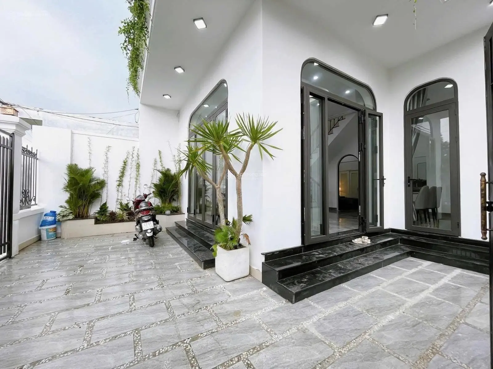 Cần bán biệt thự 2 mặt tiền kiệt gần trường Duy Tân, diện tích lớn 107m2, giá nhỉnh 4 tỷ