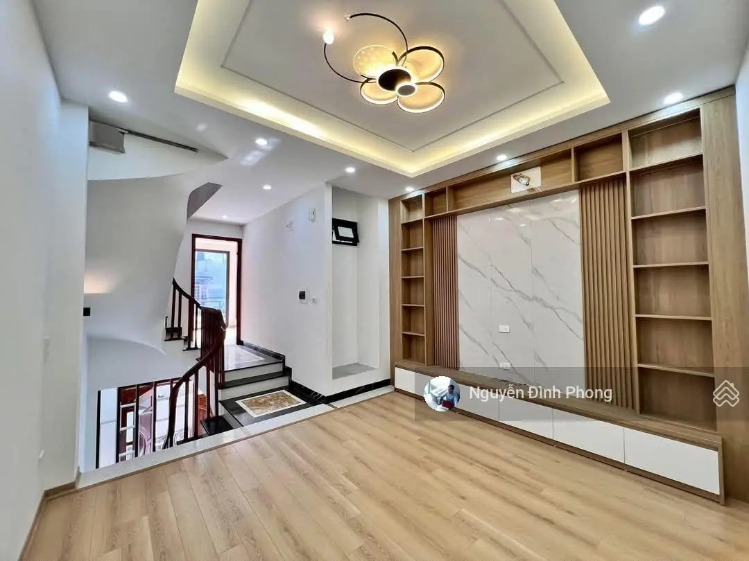 Nhà đẹp giá rẻ Sát KĐT Văn Khê. Nhỉnh 7 tỷ 42m2 Ô tô sát nhà. Thiết kế hiện đại. MT 4m rộng rãi