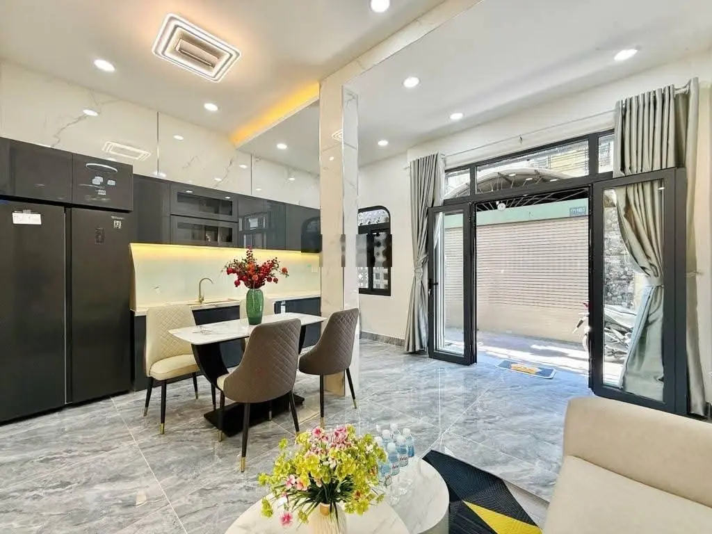 Cần bán gấp nhà chính chủ Huỳnh Văn Bánh, P15, Phú Nhuận giá 3tỷ990, DT 91,8m2(5,4x17m) còn HĐ thuê