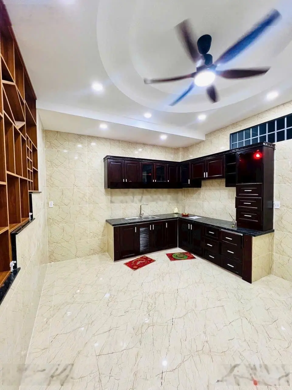 Cần bán nhà kinh doanh căn hộ cho thuê tại Nguyễn Văn Quá Q12, Giá 3 tỷ 520
