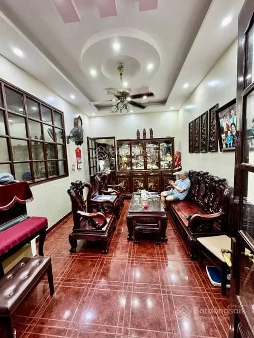 Bán gấp nhà phố Trần Quốc Hoàn 88m2 19.X tỷ, lô góc 3 thoáng, phân lô ô tô tránh, thang máy.