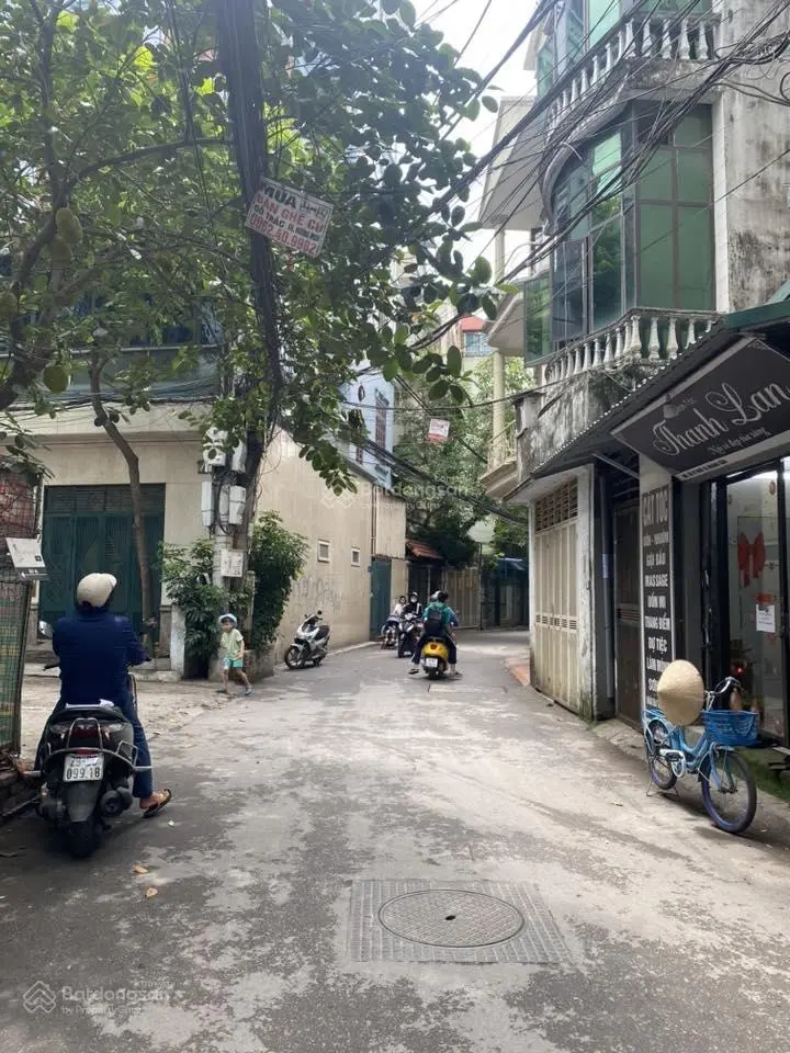 Hàng hiếm, phố vip hào nam, 61m2 x 2 tầng, mt 12m, lô góc, ô tô vào nhà, phù hợp xây toà vp, ccmn
