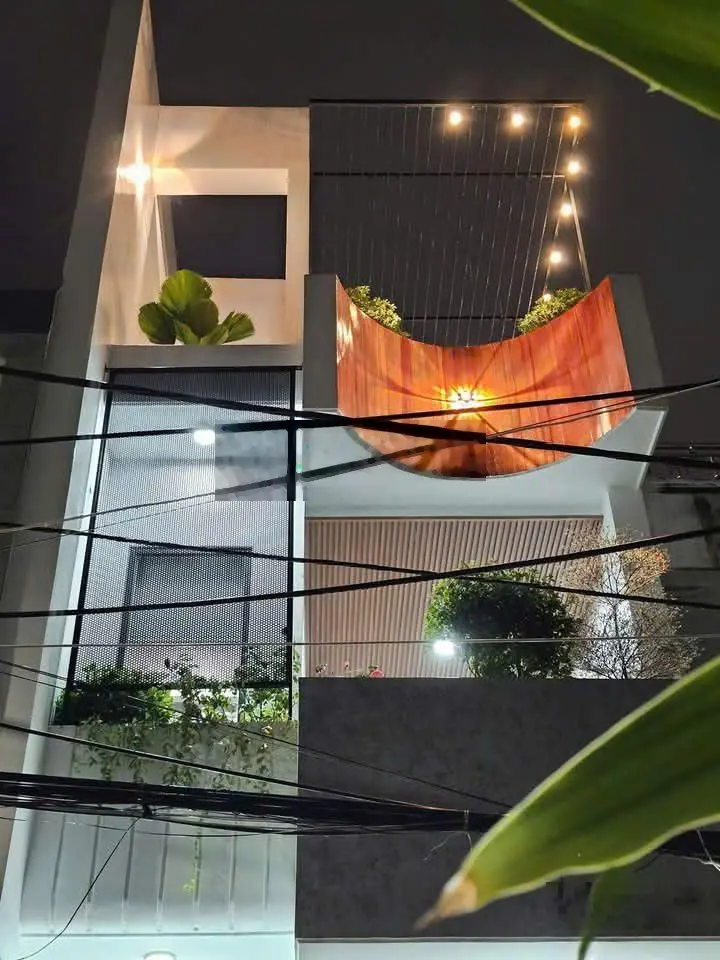 Tôi cần bán gấp nhà tú xương,quận 3-giá:3.35tỷ/68m2(5x13.6m). sổ chuẩn. gần bệnh viện mắt tp.hcm