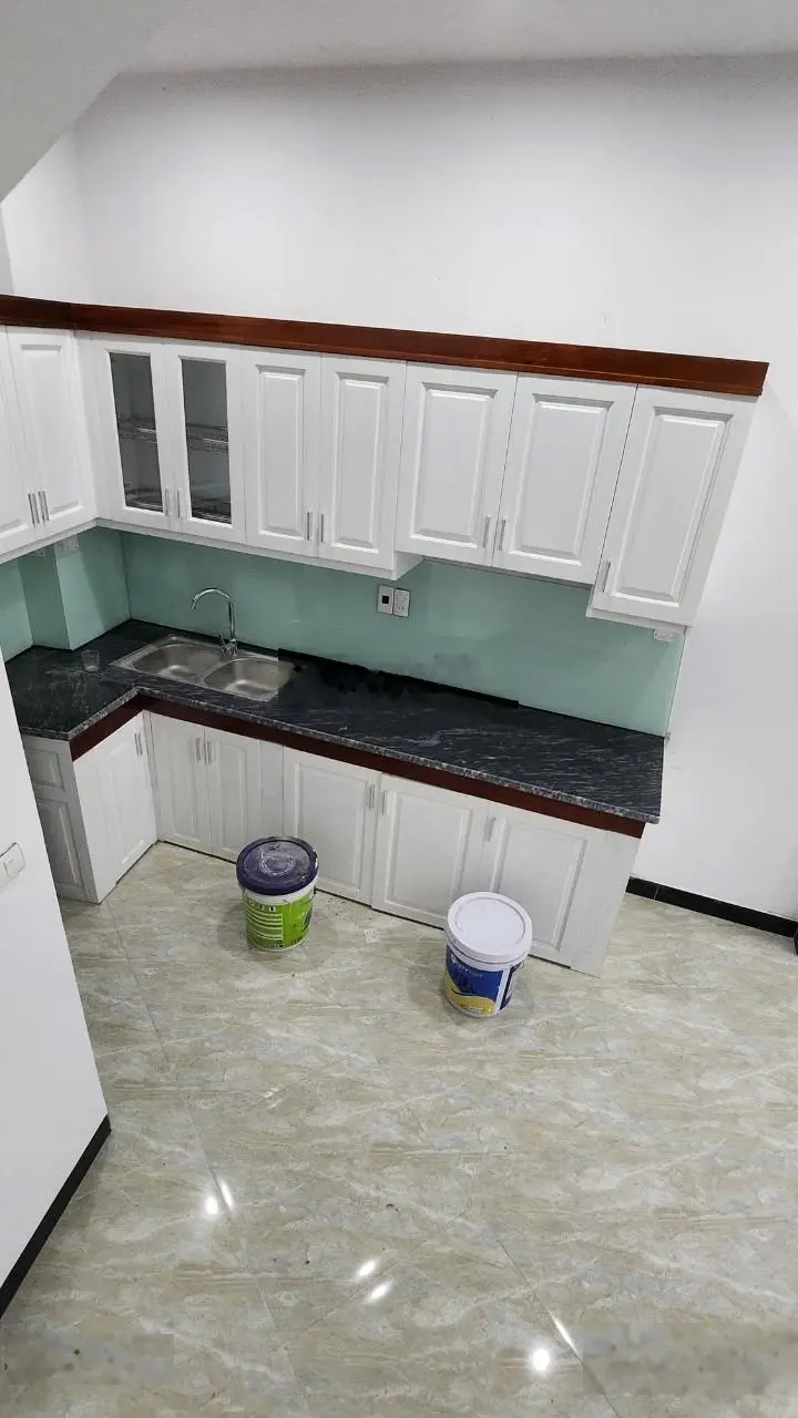 Cần bán gấp, DT 33m2 nhà 5 tầng giá sốc 2tỷ25 Tả Thanh Oai, 0965494089