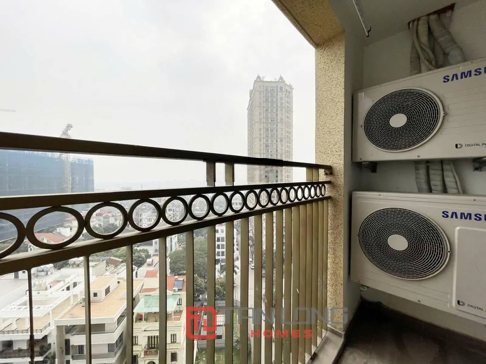 Bán nhanh căn hộ 3 ngủ El Dorado tòa E2 view hồ Tây, nội thất cao cấp hiện đai. LH: 0398 195 ***