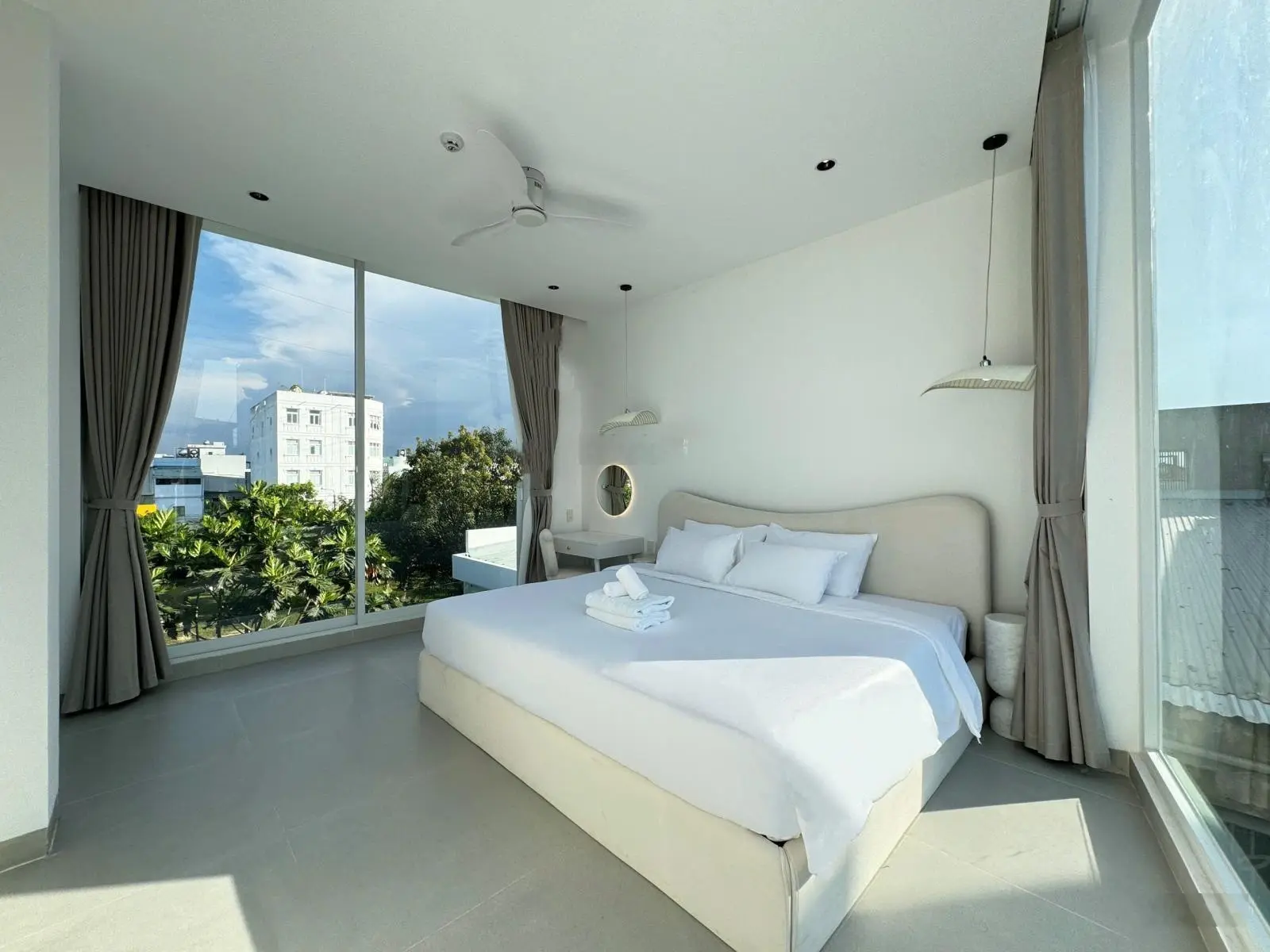 Siêu phẩm villa nghỉ dưỡng 3 MT 2600m2, mới, cạnh sông Hàn, công viên riêng, hồ bơi 50m2, full NT