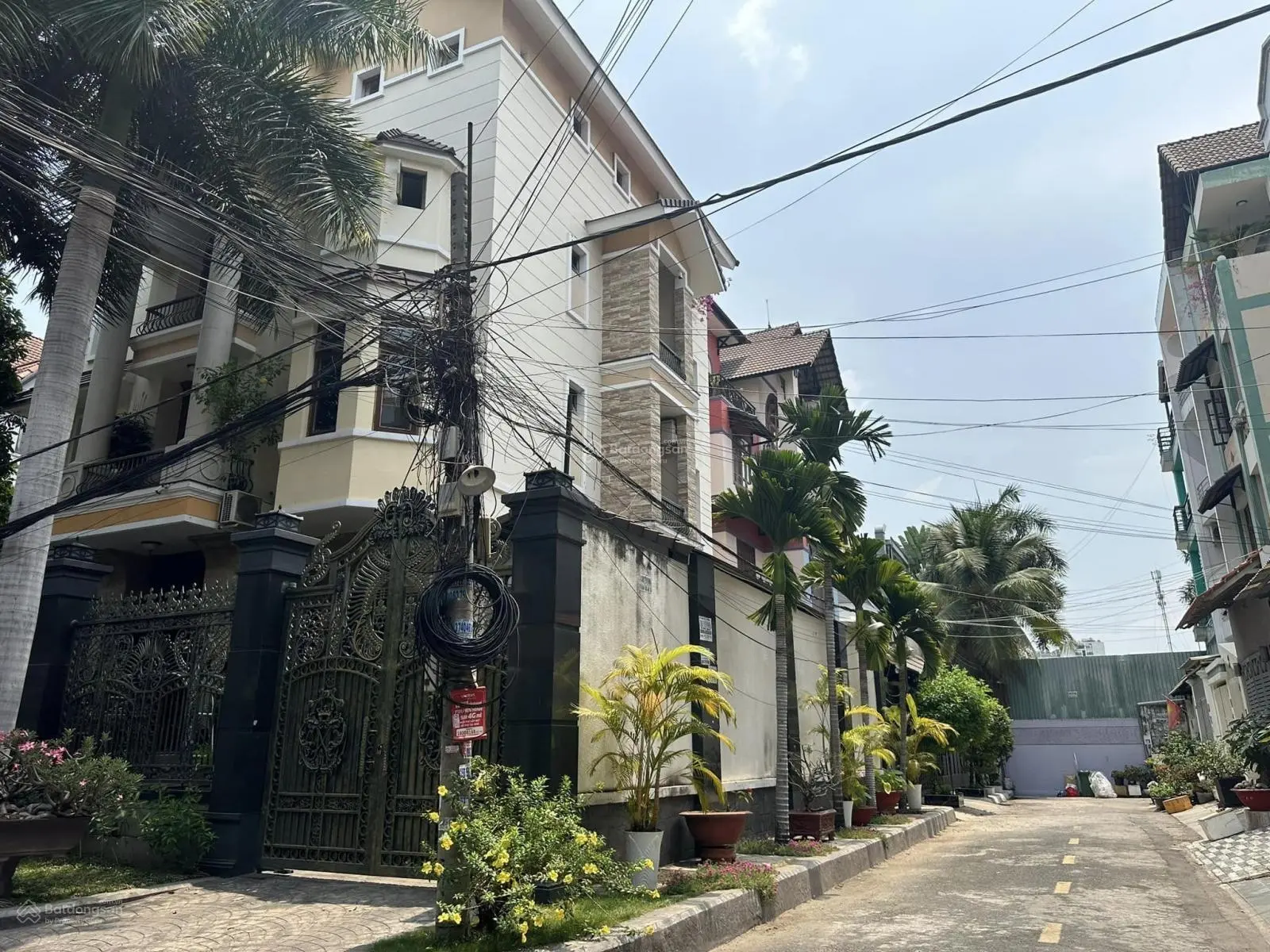 Biệt thự Trần Não Q2, lô góc 2 mặt thoáng, 360m2, 4 tầng, thang máy, tặng toàn bộ nội thất