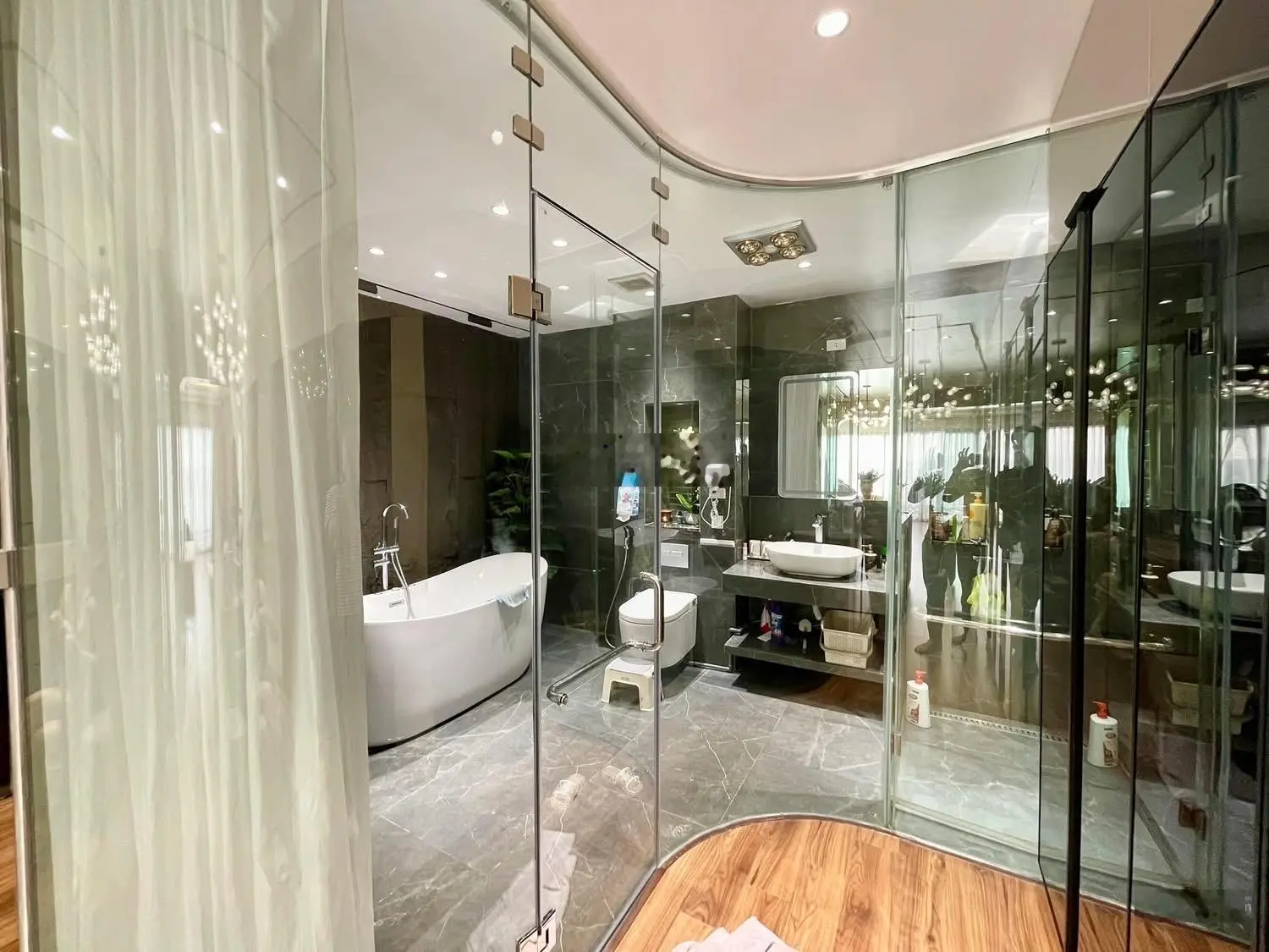 Siêu phẩm lô góc 23,5 tỷ 7 tầng thang máy nhập khẩu gara ô tô kinh doanh đỉnh cao nội thất tiền tỷ