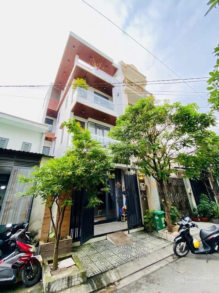 Nhà siêu đẹp diện tích khủng chủ nhiệt bán giá 11.4 tỷ