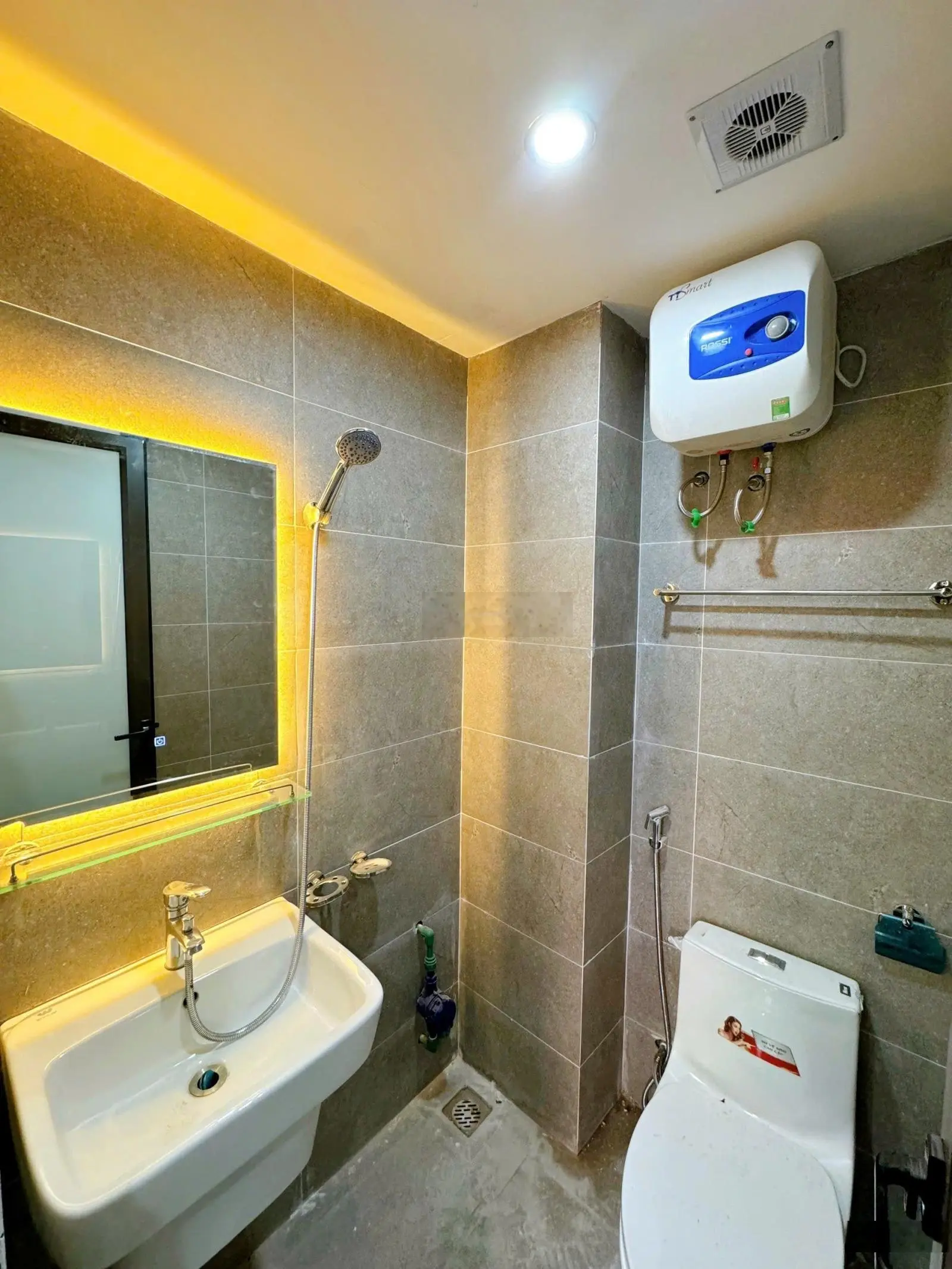 Bán bđs dòng tiền . dt 56m 7 tầng 15 phòng dv khu b yên nghĩa cạnh bến xe 14ty8 lh 0362088669