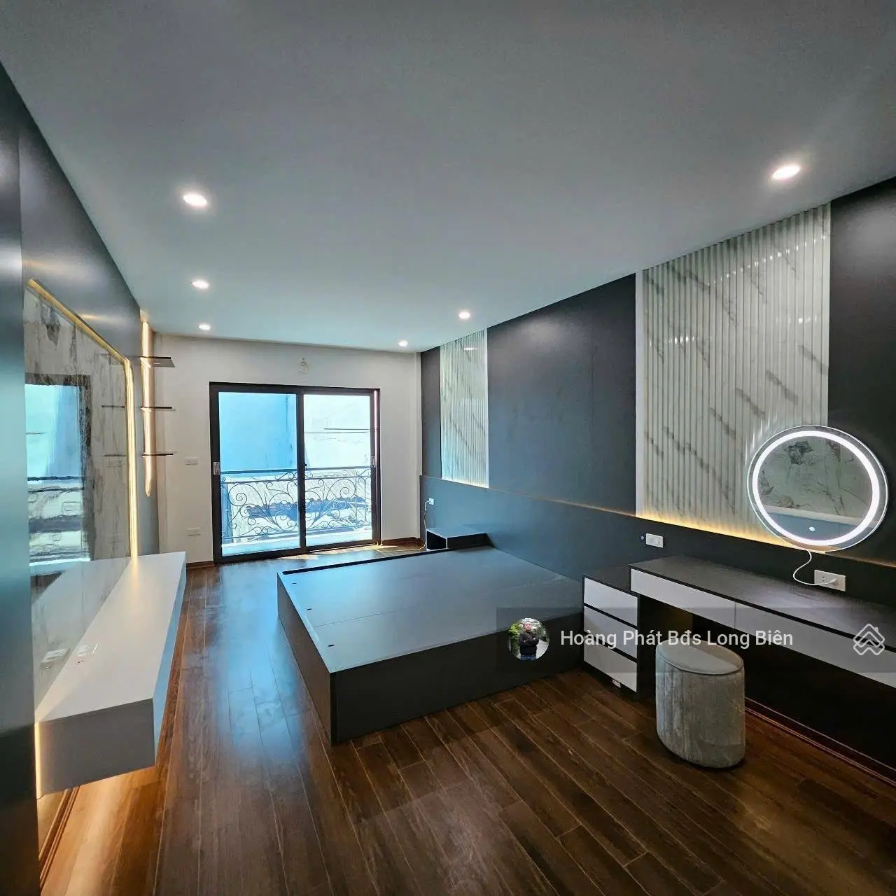 Bán nhà Vũ Xuân Thiều - Sài Đồng - ngõ thông - full nội thất. 45m2 x 6T. LH 0965858116