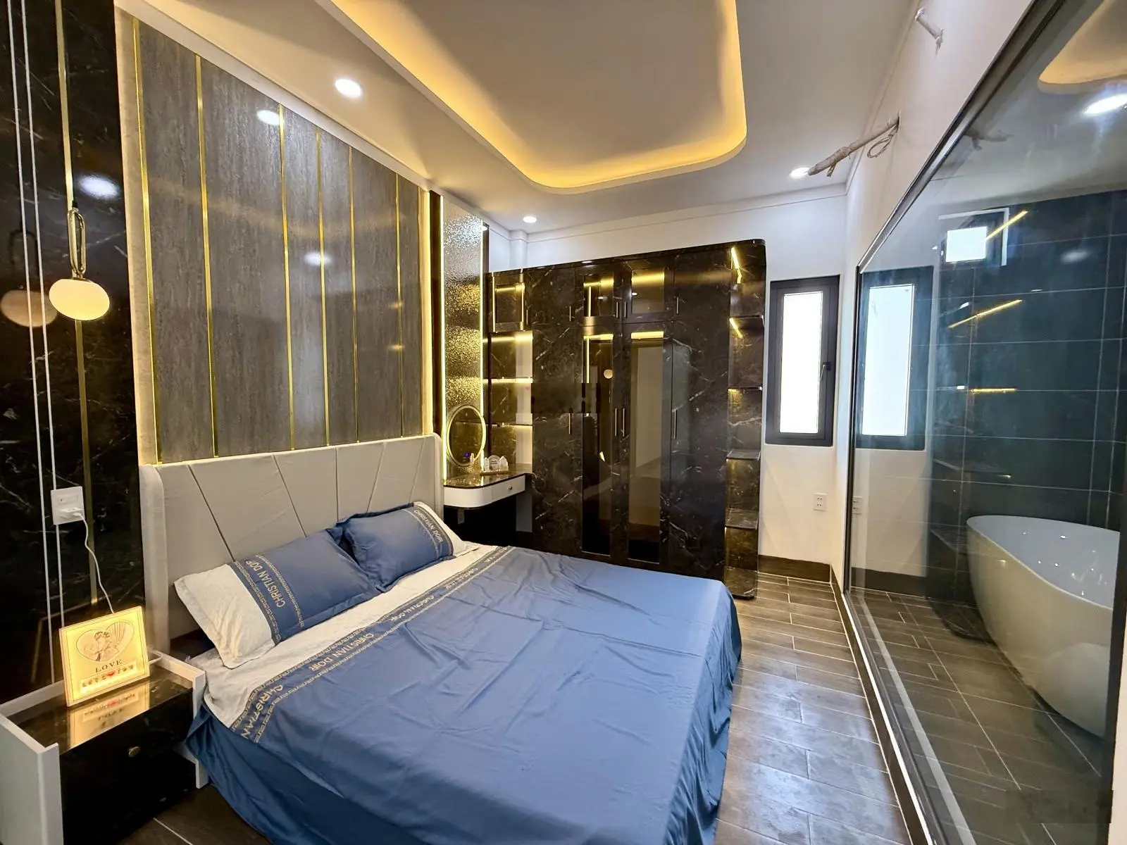Bán nhà đường nhựa rộng DX 023, nhà 1 trệt 2 lầu đẹp, 3 phòng ngủ, sân oto 7 chỗ