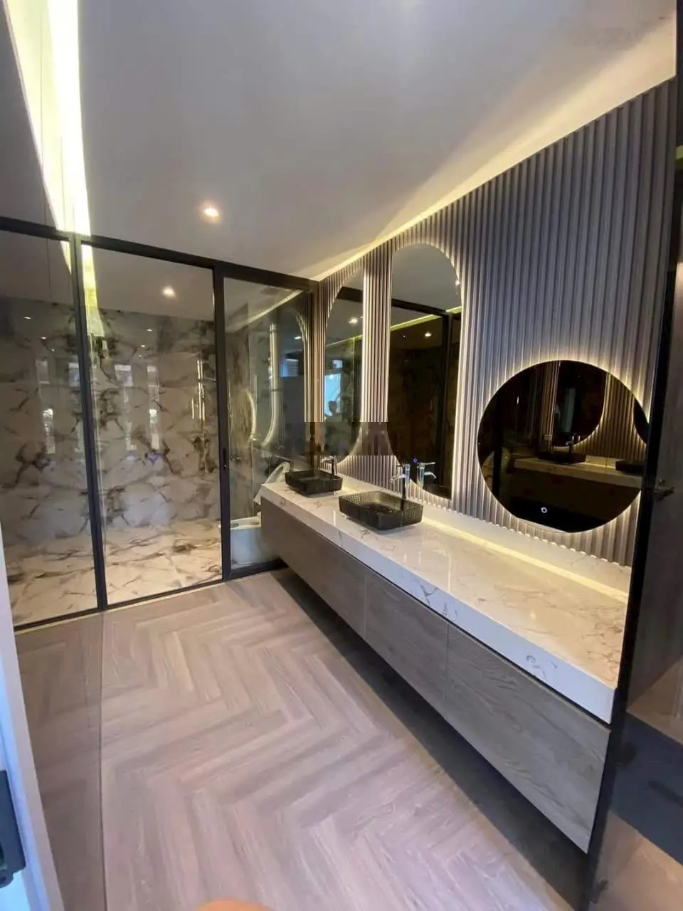 Bán nhà khu víp 918 Phúc Đồng 85m2, MT 6,5m, 5tầng giá 20tỷ phân lô vỉa hè ôtô tránh