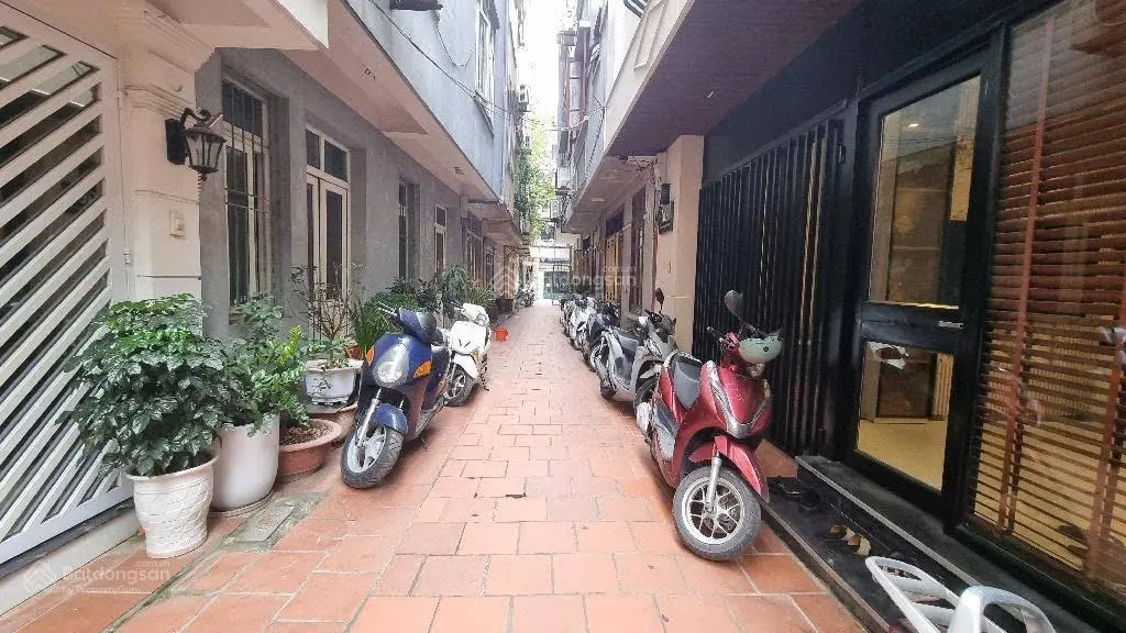 Trung tâm Ba Đình - ngay sát mặt phố - ô tô đỗ cửa - cực hiếm nhà bán