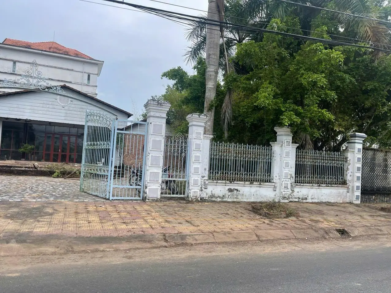 Cần tiền cho con du học Mỹ nên bán nhà mặt tiền đường Trần Quang Diệu Phường 1 thành phố Bạc Liêu