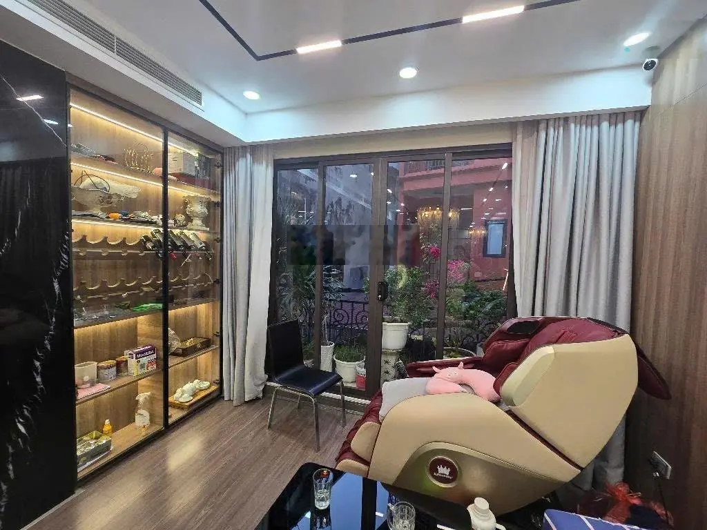 Hiếm, trung tâm phố ngọc lâm, kinh doanh siêu đỉnh gara oto 7 chỗ, 59m2* 5 tầng. 5p sang phố cổ