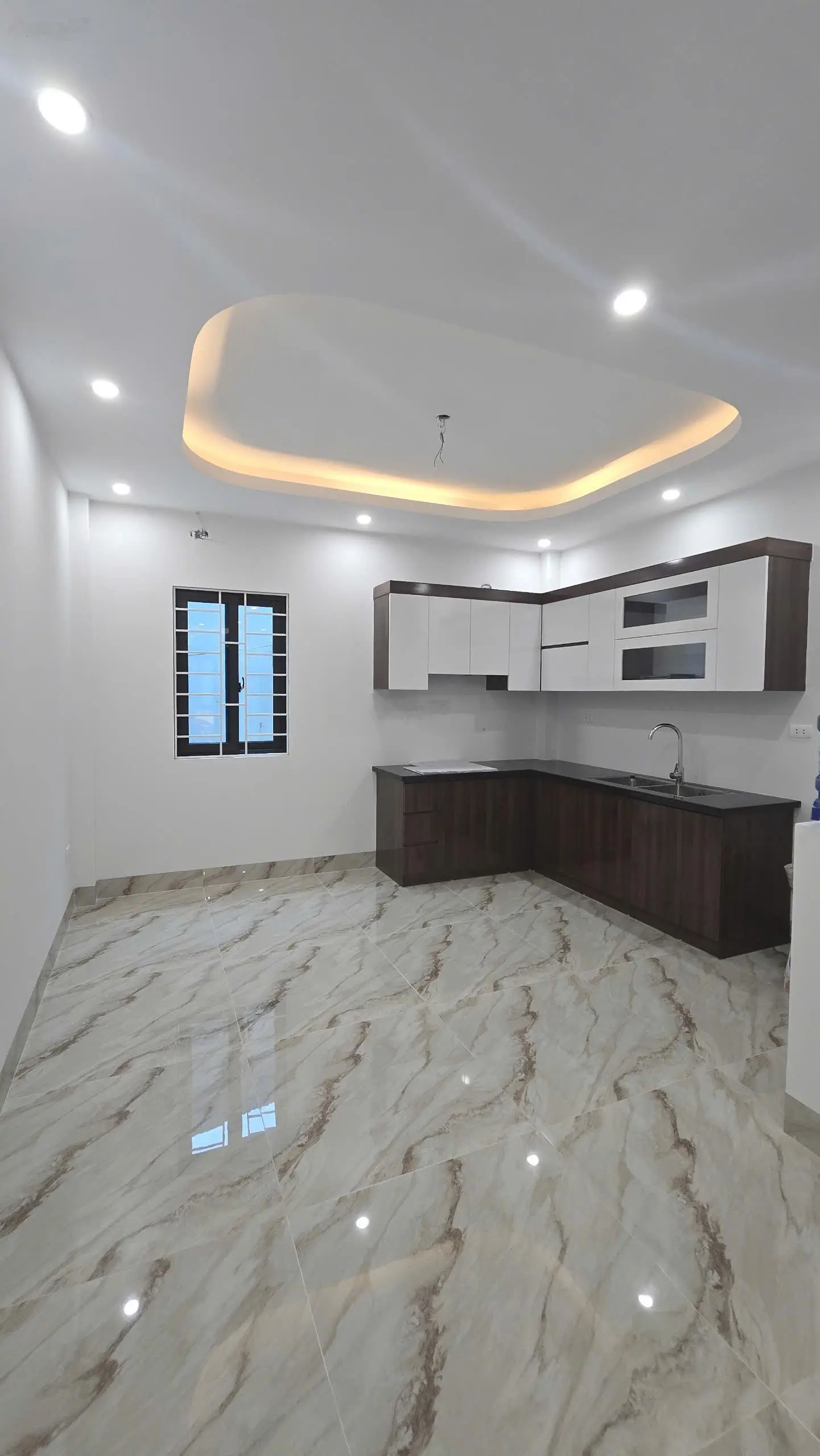 Bán nhà 5 tầng DT 35m2. Ngõ rộng, có sân riêng rộng 8m. Cách trung tâm Hà Đông 4km. Giá chỉ 2,3x tỷ