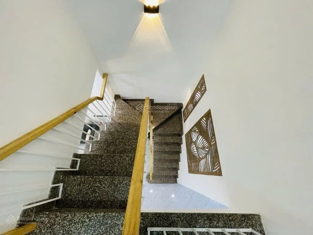 Cần bán nhà đường Song Hành (Hóc Môn). Có SHR đầy đủ 80m2 đang có hợp đồng thuê