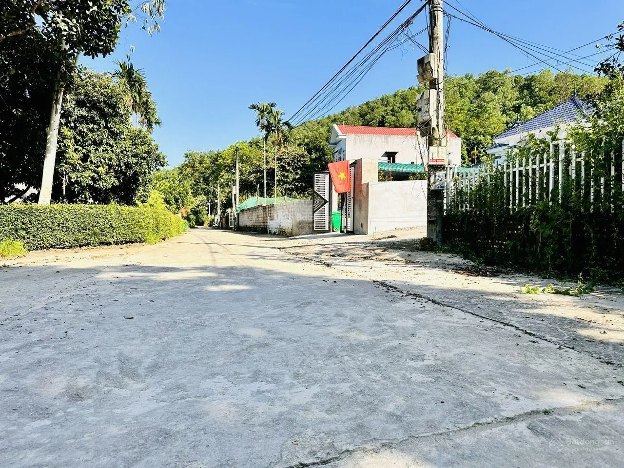 Chủ cần tiền bán gấp lô góc 169m mặt tiền 6.4m tại trục chính Yên Bình với giá rẻ hơn thị trường.