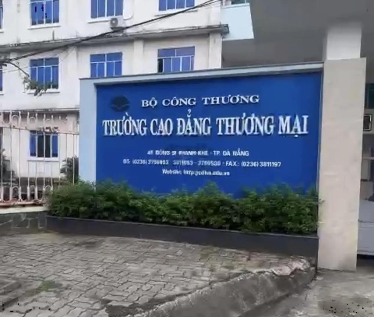 Nhà 3 tầng mặt tiền đường Dũng Sĩ Thanh Khê , đối diện trường Cao Đẳng Thương Mại