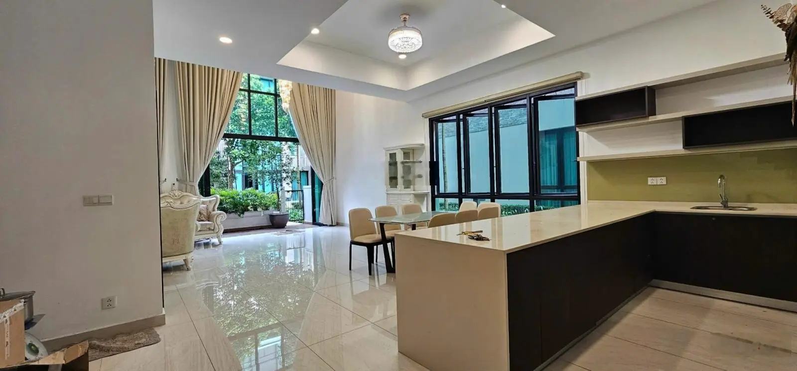 Bán căn Mansions 154m2 thang máy hai mặt thoáng, vị trí gần Clubhouse giá 55.5 tỷ. LH 0931686226