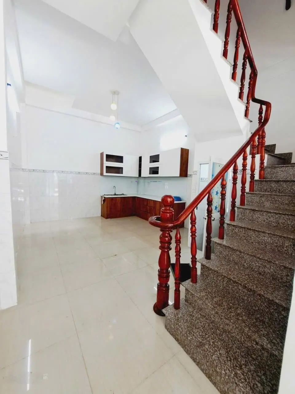 Kẹt tiền kinh doanh bán nhanh thu vốn nhà Lý Chính Thắng, Phường 8, Quận 3