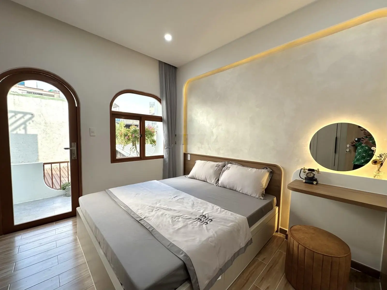 Bán nhà tặng full nội thất trên đường Nguyễn Văn Đậu, phường 11, Bình Thạnh.