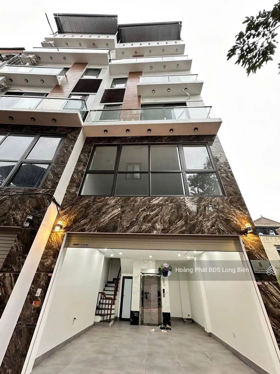 Bán nhà Đàm Quang Trung - đi bộ ra Aeon Long Biên. Thang máy - ô tô - full nội thất. LH 0965858116
